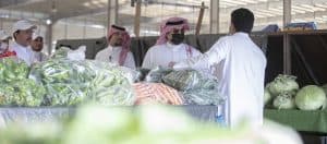 أمير عسير يتفقَّد أسواق أبها النموذجية