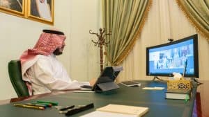 أمير الجوف يناقش مع وكلاء الإمارة والمحافظين خطط عودة الحياة للأوضاع الطبيعية