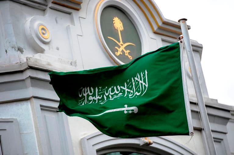 السفارة السعودية ببريطانيا تدعو المواطنين إلى الالتزام بالإجراءات الجديدة