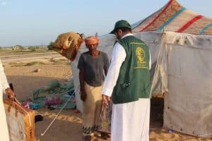 اليمن: مركز الملك سلمان يوزع مواد إيوائية للمتضررين من منخفض المهرة