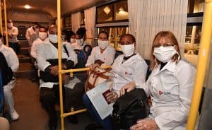 الكويت تستعين بـ300 طبيب وممرض من كوبا لمواجهة كورونا