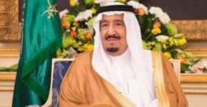 خادم الحرمين يوافق على تمديد عدد من المبادرات الخاصة بالتأشيرات والإقامات