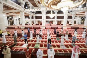 الشؤون الإسلامية تعيد افتتاح 18 مسجداً بعد تعقيمها في 7 مناطق