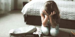 هل يفتقد طفلك أصدقاءه في الحجر؟ إليك طريقة التعامل المثلى معه