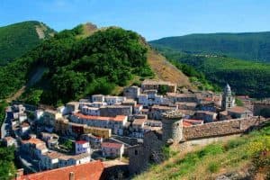 بلدة إيطالية لم تسجل أي إصابة بكورونا.. السكان يكشفون السر