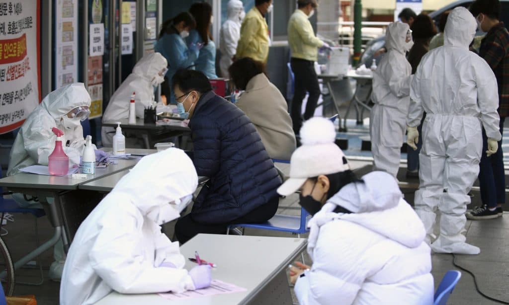 كوريا الجنوبية تسجل 50 إصابة جديدة بفيروس كورونا