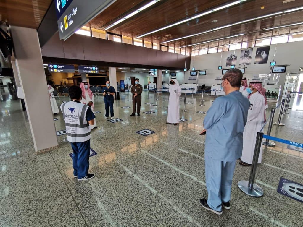 حملة توعوية للوقاية من “كورونا” بمطار الأحساء الدولي