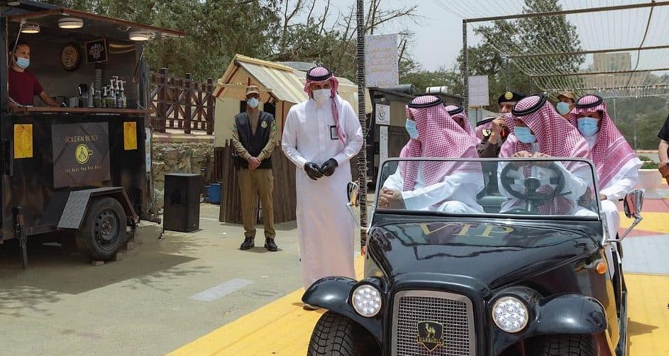 أمير الباحة يزور متنزهي رغدان والحسام