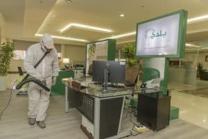 أمانة القصيم تستخدم أجهزة “ULV” لتطهير المباني وأماكن خدمة المراجعين