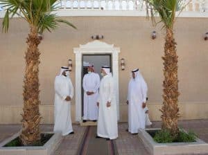 الأمير سعود بن طلال يسلم عدداً من الفلل الجاهزة للمستفيدين في تبوك