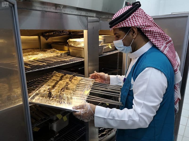 أمانة الشرقية تنفذ 735 جولة رقابية وتعقم 804 مواقع