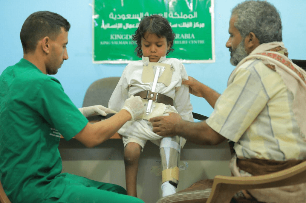 مشروع مركز الأطراف الصناعية بمأرب يرسم البسمه على وجوه المستفيدين