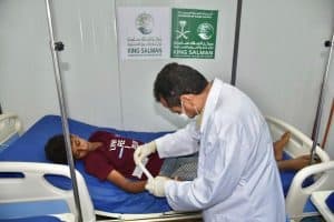 عيادات مركز الملك سلمان المتنقلة تواصل تقديم خدماتها  في عبس بحجة
