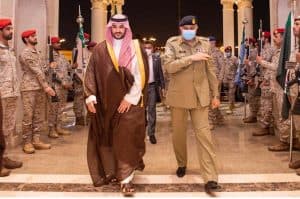 نائب وزير الدفاع يستقبل قائد الجيش الباكستاني