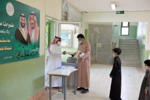 “تعليم مكة” توزع الكتب لـ 400 ألف طالب وطالبة في 1538 مدرسة