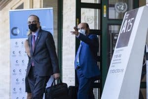 المعارضة السورية تواصل العمل في جنيف وتطالب بالإفراج عن المعتقلين
