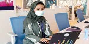 تمكين المرأة السعودية.. دعم اقتصادي ومشاركة مجتمعية فاعلة