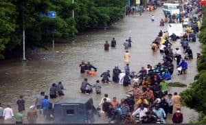 السيول تودي بحياة 42 شخصاً في باكستان