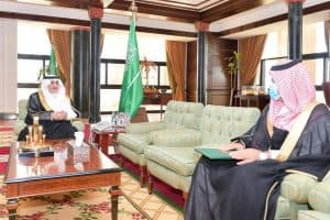 الأمير فهد بن سلطان يطلع على تقرير بداية العام الدراسي بجامعة تبوك