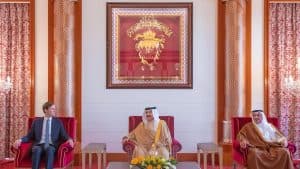 ملك البحرين لكوشنر: الاستقرار الخليجي يعتمد على السعودية ونحن معها