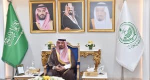 أمير نجران يحث منسوبي التعليم على التواصل مع أُسَر الطلاب والطالبات