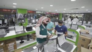 تزامناً مع بدء التعليم “عن بعد”.. فرق التجارة تراقب أسعار أجهزة الكمبيوتر