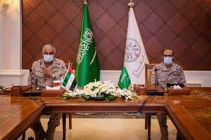 قائد قوات التحالف المكلف يلتقي نائب قائد القوات البرية الإماراتية