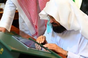 الشيخ السديس يقف على عدد من المشروعات الإلكترونية بالمسجد النبوي