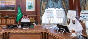أمير المدينة يدشن مشروع تأمين الحقائب الإلكترونية لطلاب الأسر المحتاجة بالمنطقة