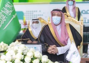 أمير الباحة يشارك طلاب المنطقة دروسهم اليومية افتراضياً