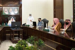 أمير مكة يرأس اجتماع اللجنة التنفيذية لعودة العمرة تدريجياً