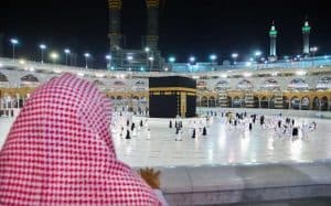 السديس يقف ميدانياً على تفويج المعتمرين بالمسجد الحرام