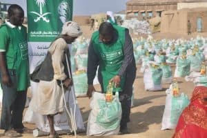 مركز الملك سلمان للإغاثة يواصل توزيع مساعدات إغاثية وطبية في السودان وبنغلادش