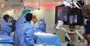نجاح أول جراحة بـ “العمليات الهجينة” في مدينة الملك سعود الطبية