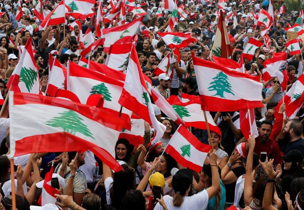 عام من الاحتجاجات الشعبية والأزمات الحادة في لبنان