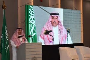 مدير تعليم الرياض يوجه بمتابعة دخول الطلاب لمنصة مدرستي