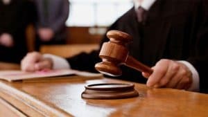 توجيه تهمة “الشروع بالقتل” في حادثة بتر يدي فتى وفقء عينيه في الأردن