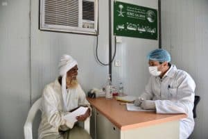 عيادات مركز الملك سلمان للإغاثة بمديرية عبس تواصل تقديم خِدْماتها