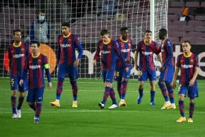 برشلونة يجدد عقود بيكيه وشتيغن ويونغ ولانغليه.. ويعدل الرواتب