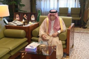 أمير الرياض يدشن مبادرة لتوفير أجهزة لوحية للطلاب المحتاجين
