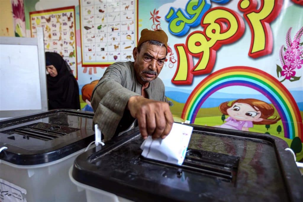 المصريون يدلون بأصواتهم في أولى مراحل انتخابات مجلس النواب