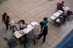 في ظل واحدة من أسوأ شبكات الإنترنت في العالم .. فنزويلا تعلم طلابها عن بعد