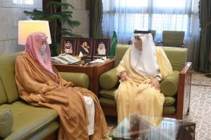 أمير الرياض يستقبل المفتي والسفير اللبناني لدى المملكة