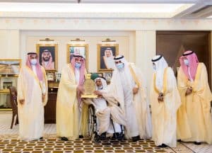 أمير القصيم يكرم الخضير والحبيب لدعمهما التعليم عن بعد