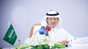 وزير الطاقة يستبعد احتمال الاستغناء عن النفط والغاز