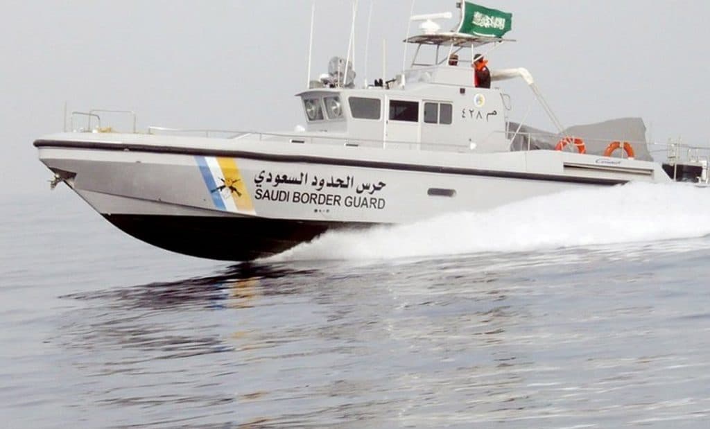 حرس الحدود بالمدينة ينقذ مواطنين تعطل قاربهما بعرض البحر