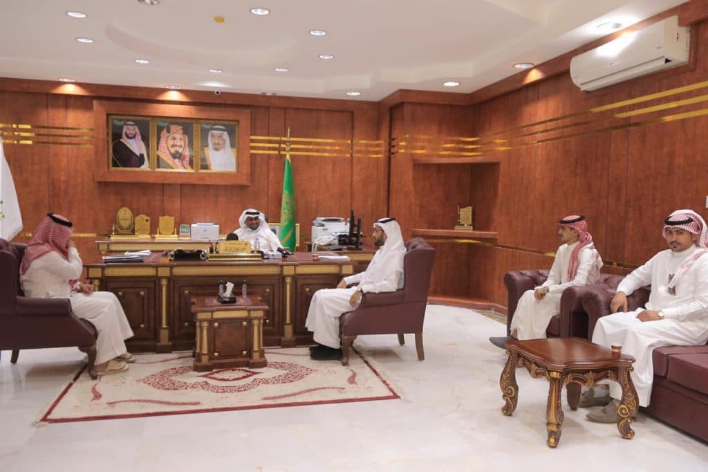 رئيس بلدية بلقرن يلتقي أعضاء اللجنة الشبابية بمجلس شباب عسير بمحافظة بلقرن