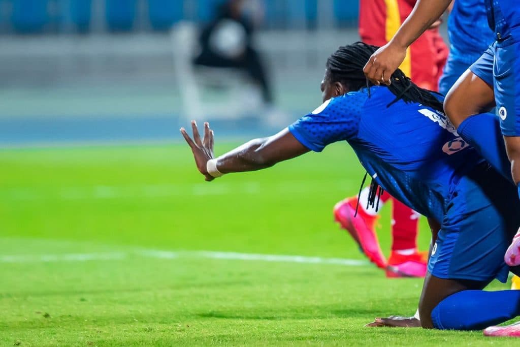ثنائية جوميز تقود الهلال لنقاط ضمك