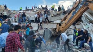 ارتفاع عدد ضحايا زلزال إزمير إلى 62 قتيلاً