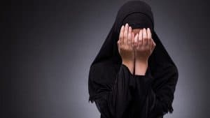 توفير الحماية لفتاة تعرضت للعنف من والدتها